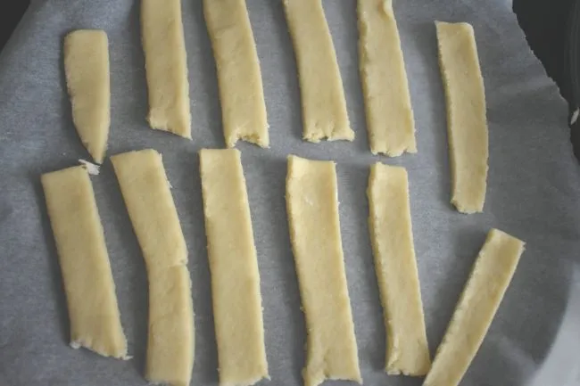 Cheese-straws-process-1-SunCakeMom