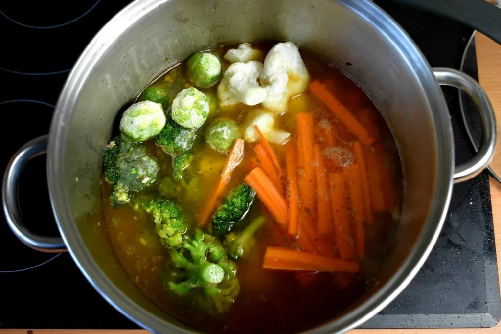 Bone-broth-recipe-process-7-SunCakeMom