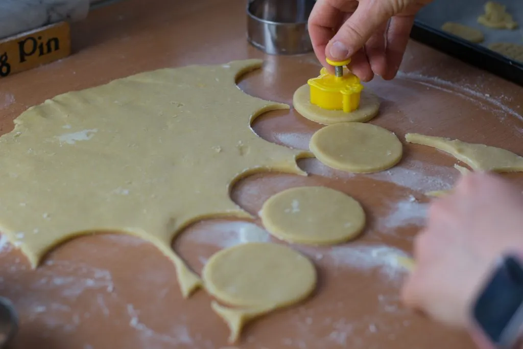 Linzer-cookies-recipe-Easter-cookies-Process-11-SunCakeMom