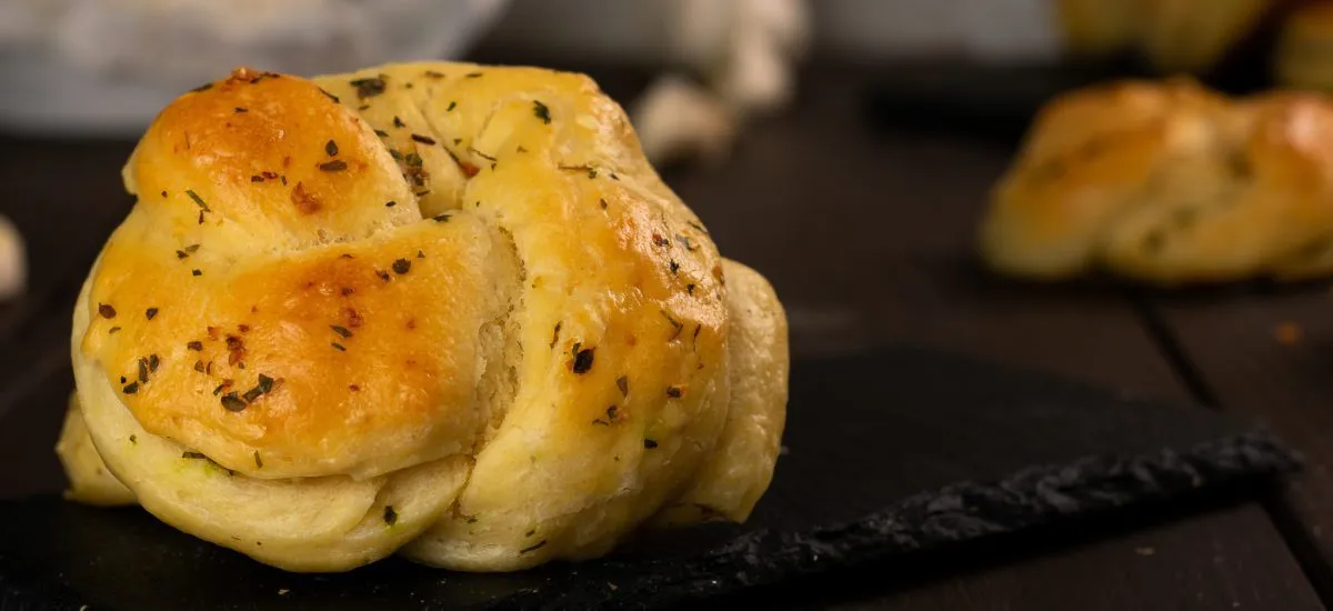 Garlic-knot-recipe-1-SunCakeMom