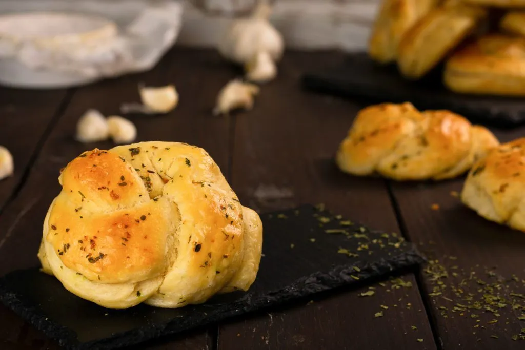 Garlic-knot-recipe-5-SunCakeMom