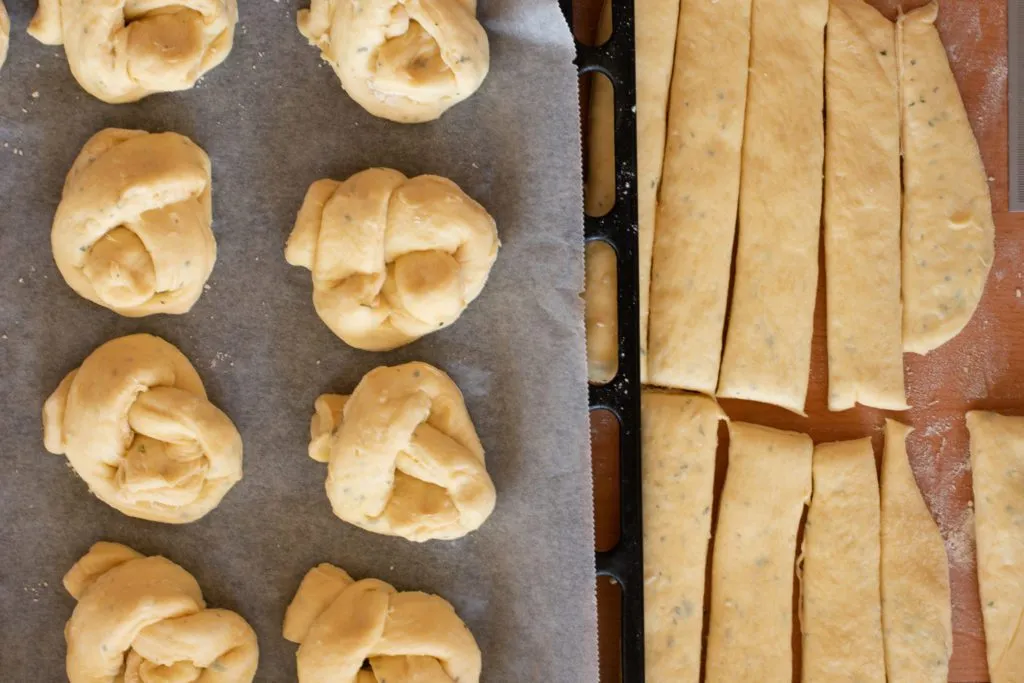 Garlic-knot-recipe-Process-15-SunCakeMom