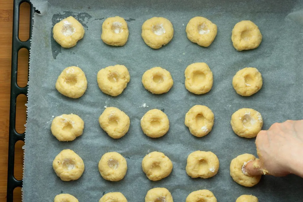 Jammie-dodgers-recipe-Process-4-SunCakeMom