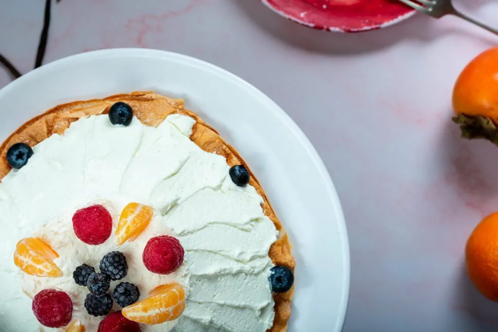 Pavlova-recipe-keto-1-SunCakeMom