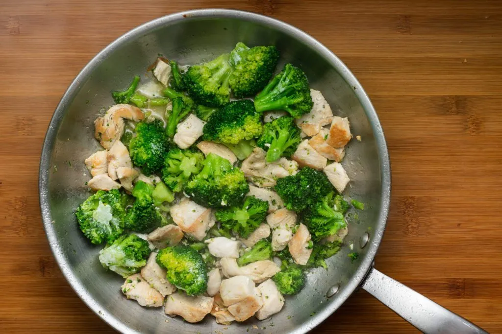 Chicken-broccoli-alfredo-recipe-Process-3-SunCakeMom