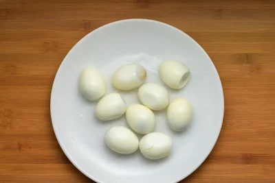 Hard-boil-eggs-peel-SunCakeMom