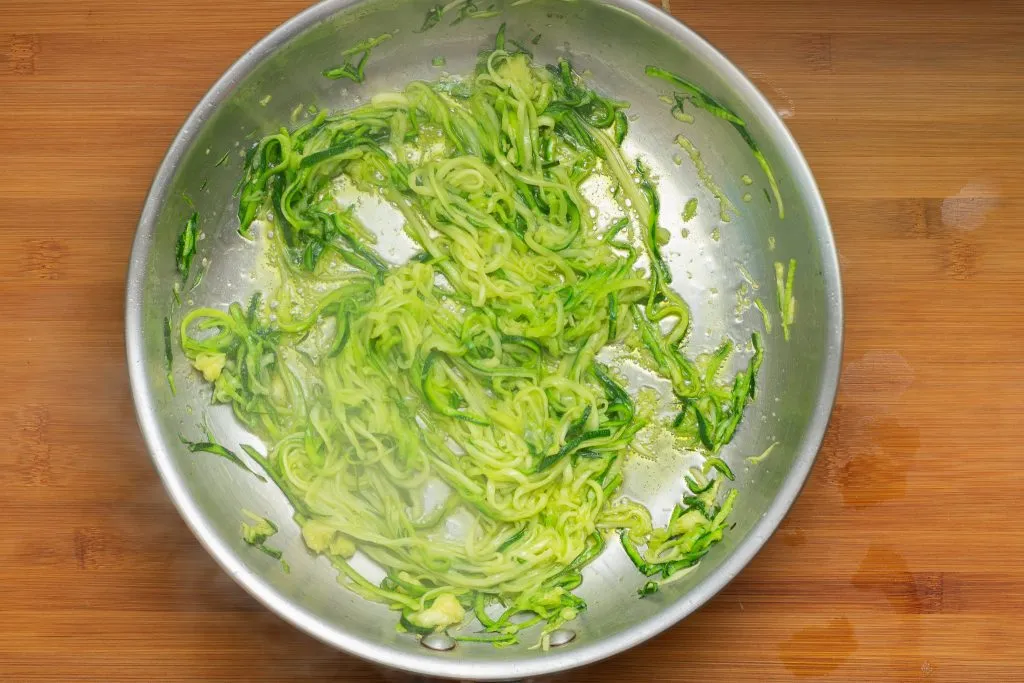 Zucchini-noodles-Zoodles-Recipe-Process-7-SunCakeMom