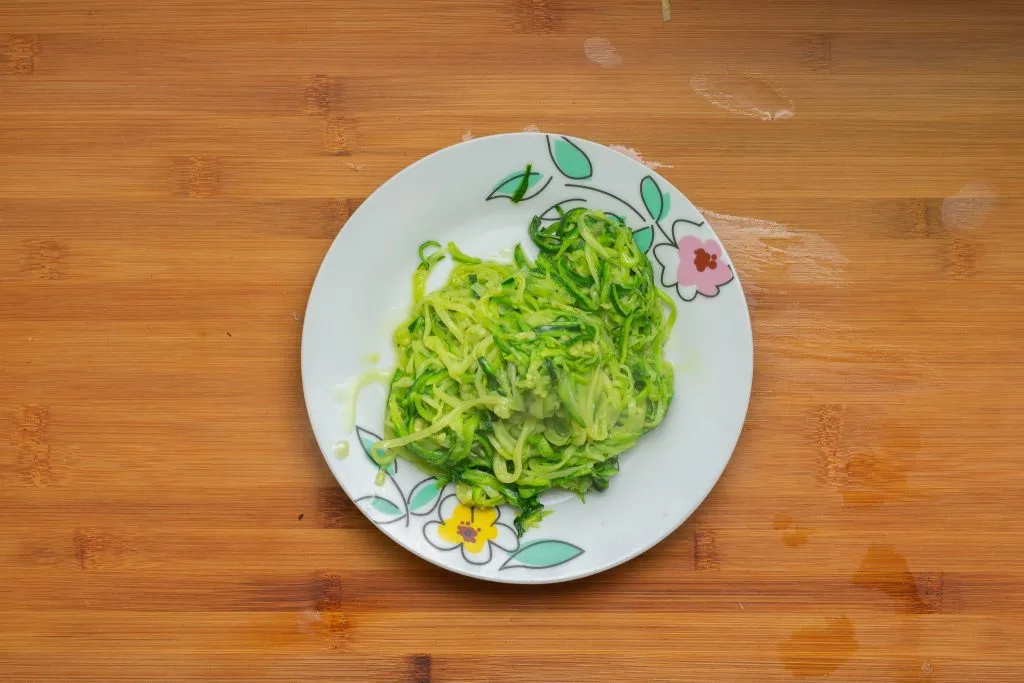 Zucchini-noodles-Zoodles-Recipe-Process-8-SunCakeMom