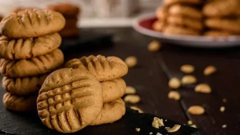 Peanut butter cookies recipe - SunCakeMom