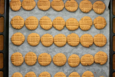 Peanut butter cookies recipe - SunCakeMom