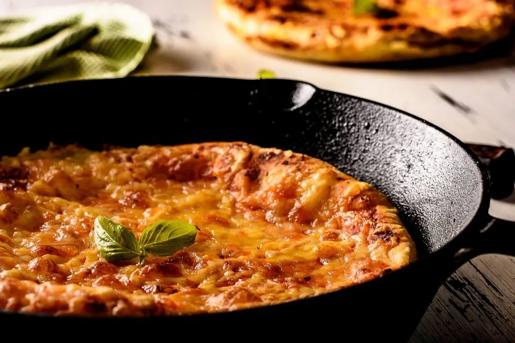 Skillet pizza recipe - SunCakeMom