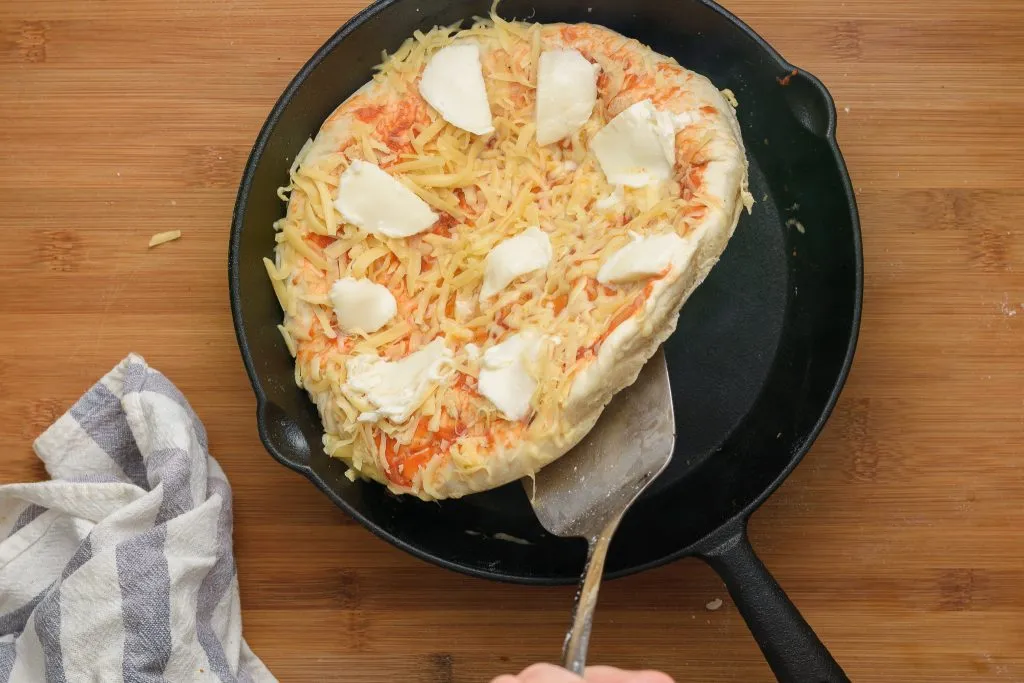 Skillet pizza recipe - SunCakeMom