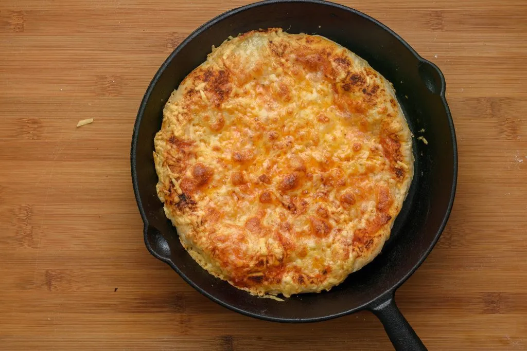 Skillet pizza recipe - SunCakeMom