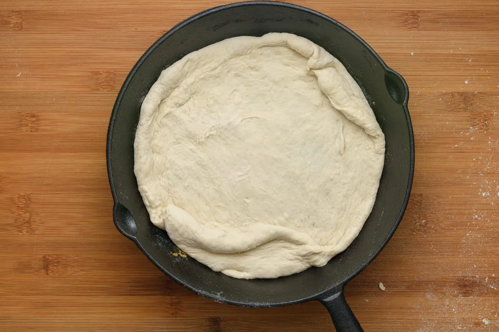 Skillet pizza recipe - SunCakeMom