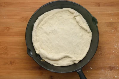Skillet pizza recipe - SunCakeMom