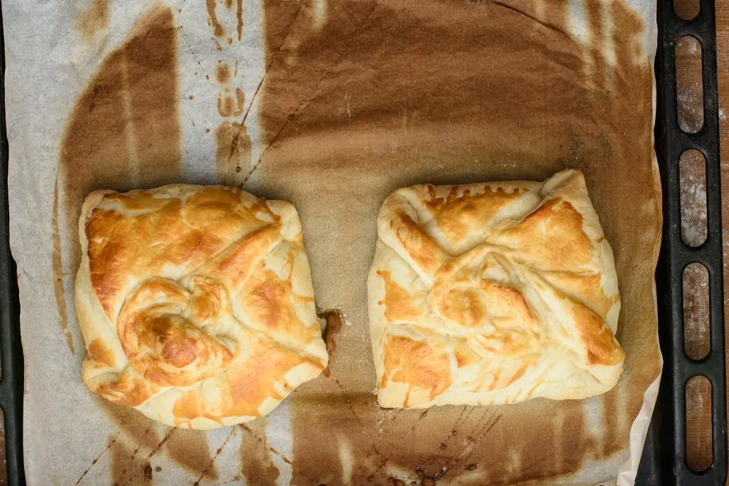 Baked brie puff pastry - SunCakeMom