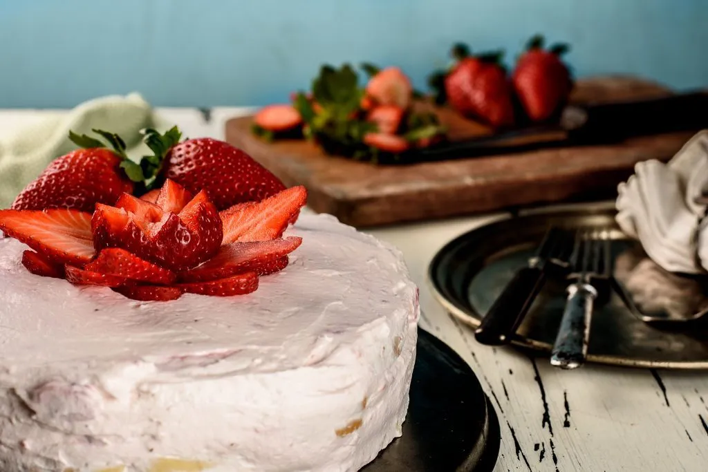 Strawberry lemonade cake - SunCakeMom