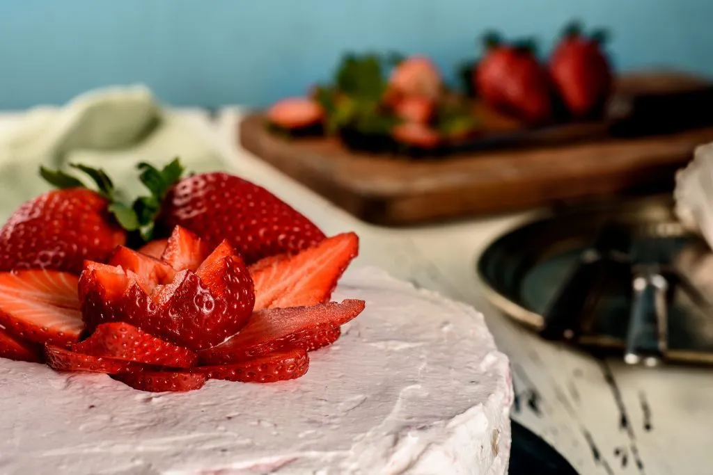 Strawberry lemonade cake - SunCakeMom