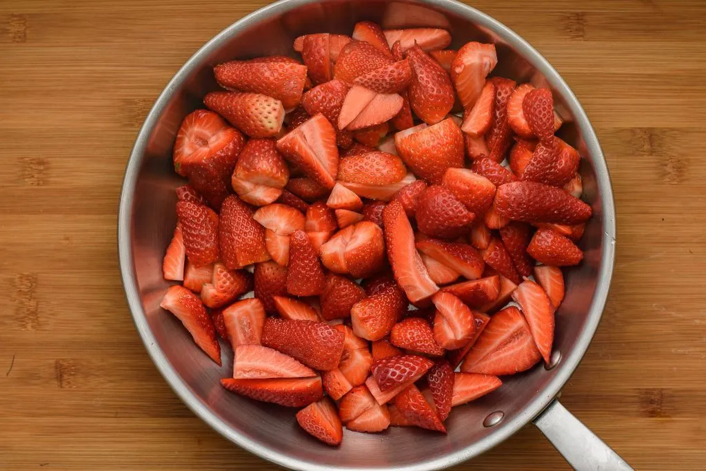 Strawberry lemonade cake - SunCakeMom