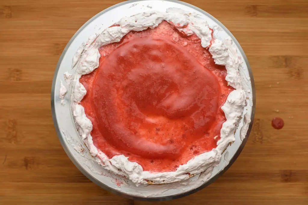 Strawberry lemonade cake - SunCakeMom