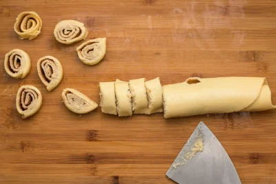 Keto Cinnamon rolls - SunCakeMom