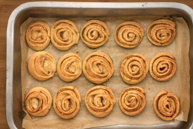 Keto Cinnamon rolls - SunCakeMom