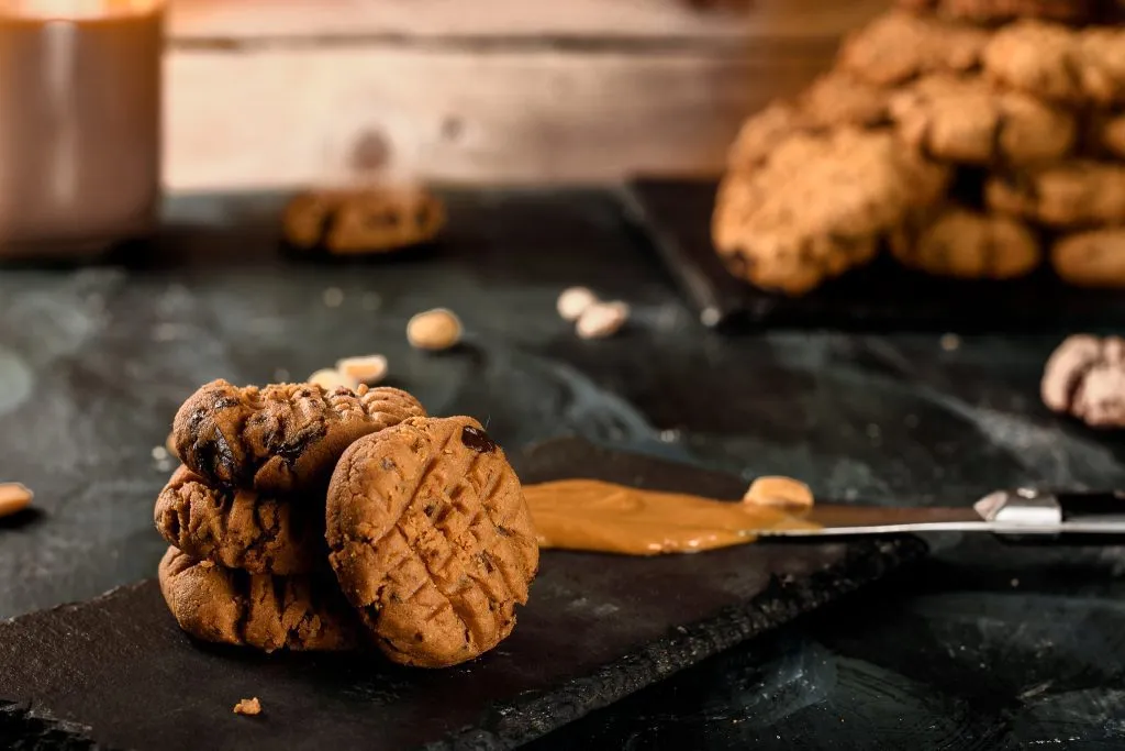 Peanut butter chocolate chip cookies - SunCakeMom