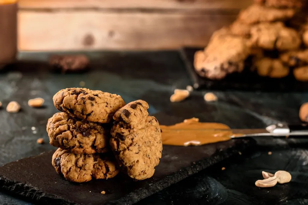 Peanut butter chocolate chip cookies - SunCakeMom