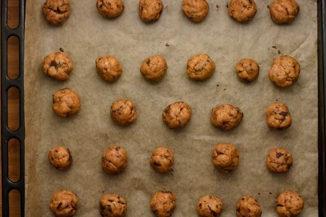 Peanut butter chocolate chip cookies - SunCakeMom