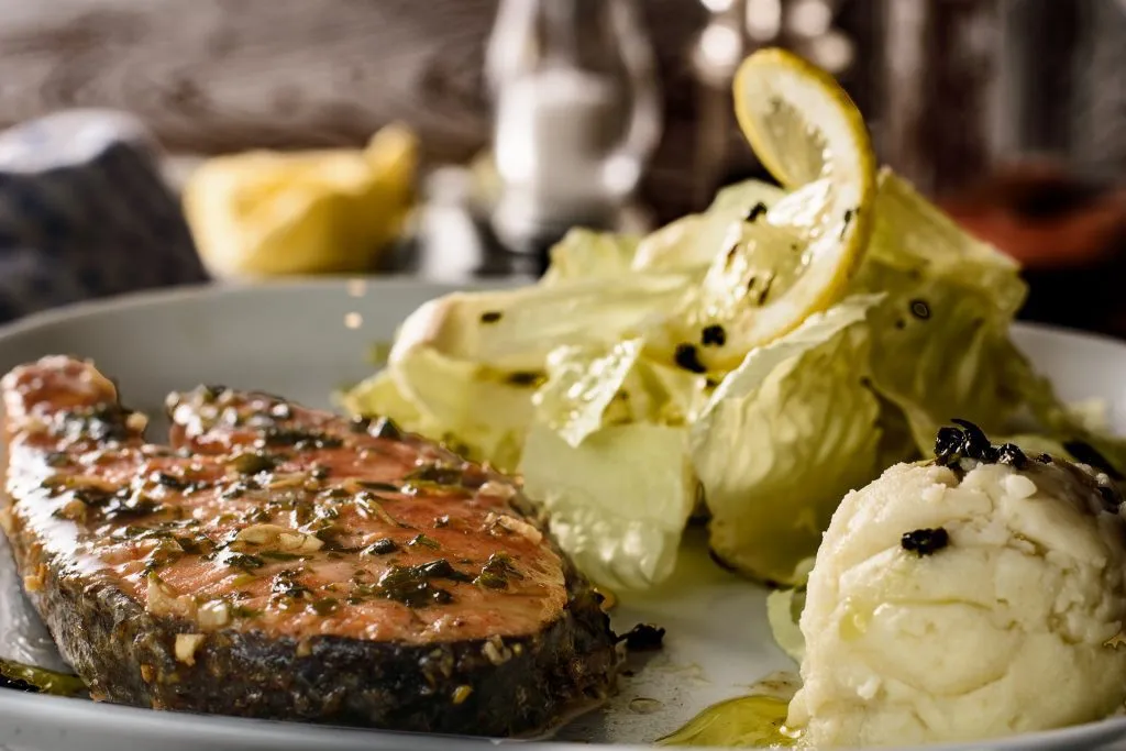 Garlic butter salmon recipe - SunCakeMom