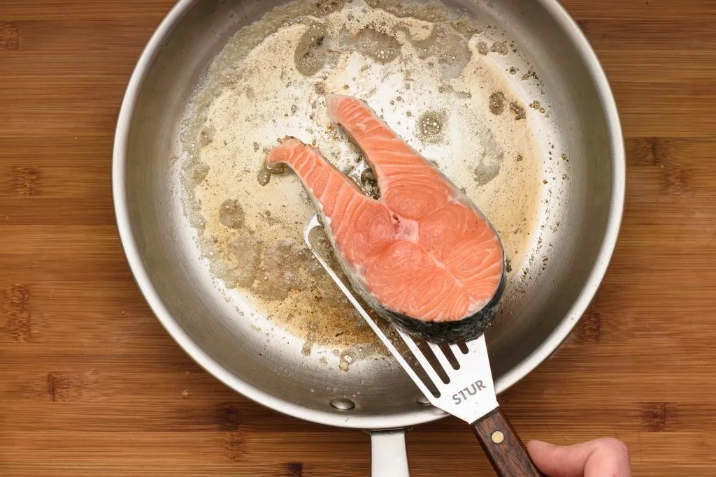 Garlic butter salmon recipe - SunCakeMom