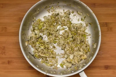 Green-onion-scallion-skillet--gp--3-SunCakeMom