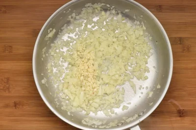 Onion-glassy-translucent-garlic-gp-SunCakeMom