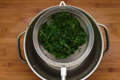 Spinach blanch - SunCakeMom