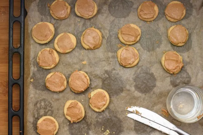 Tagalong cookies - Peanut butter patties Recipe - SunCakeMom