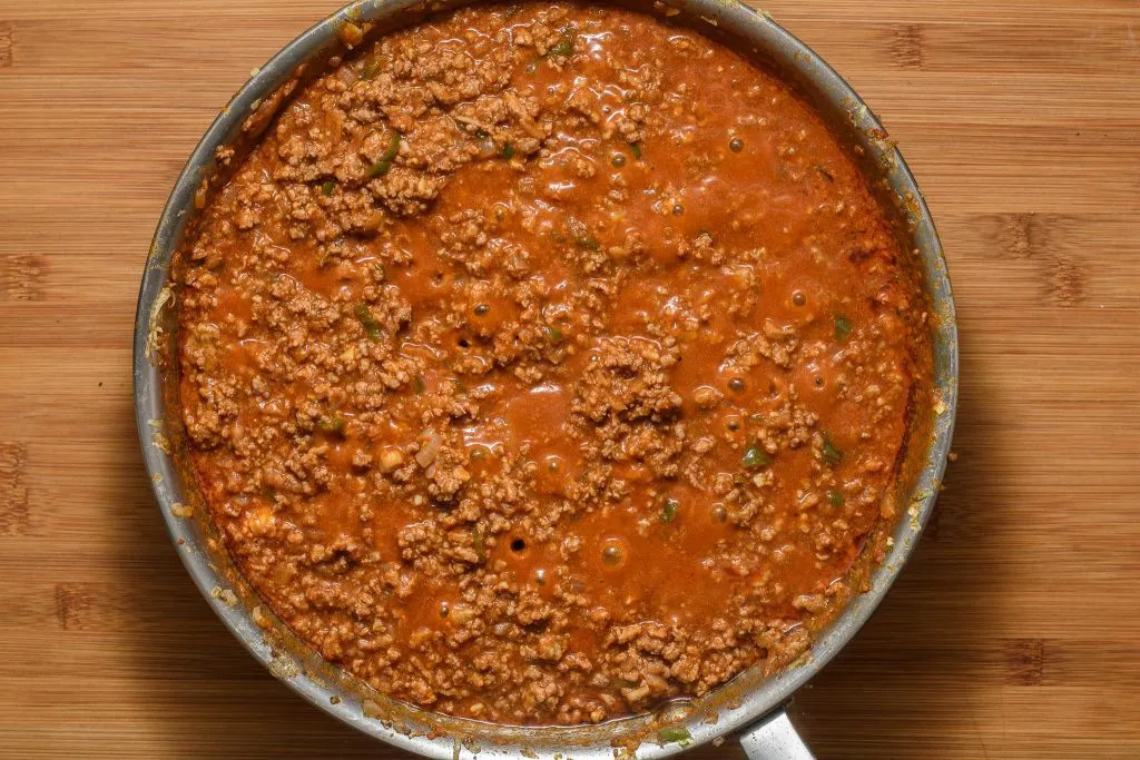 Ground-beef-onion-green-pepper-tomato-sauce-skillet-brown--gp--1-SunCakeMom