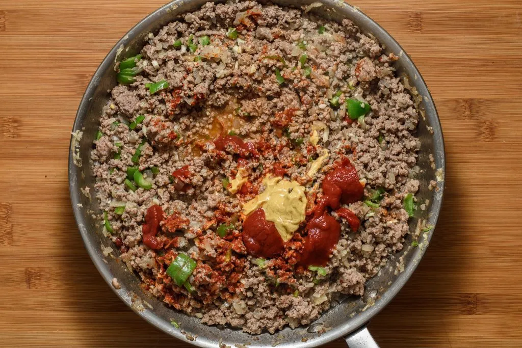 Ground-beef-onion-tomato-paste-green-pepper-mustard-skillet-brown--gp--1-SunCakeMom