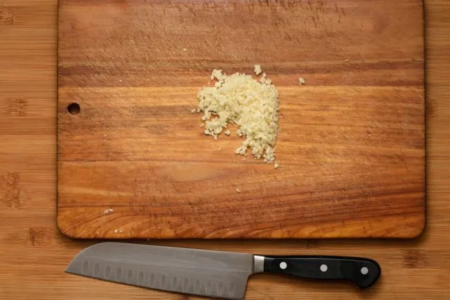 Garlic-cut-mince-fine-santoku--gp--1-SunCakeMom